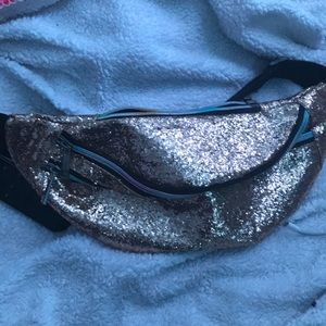 Sparkling fanny pack